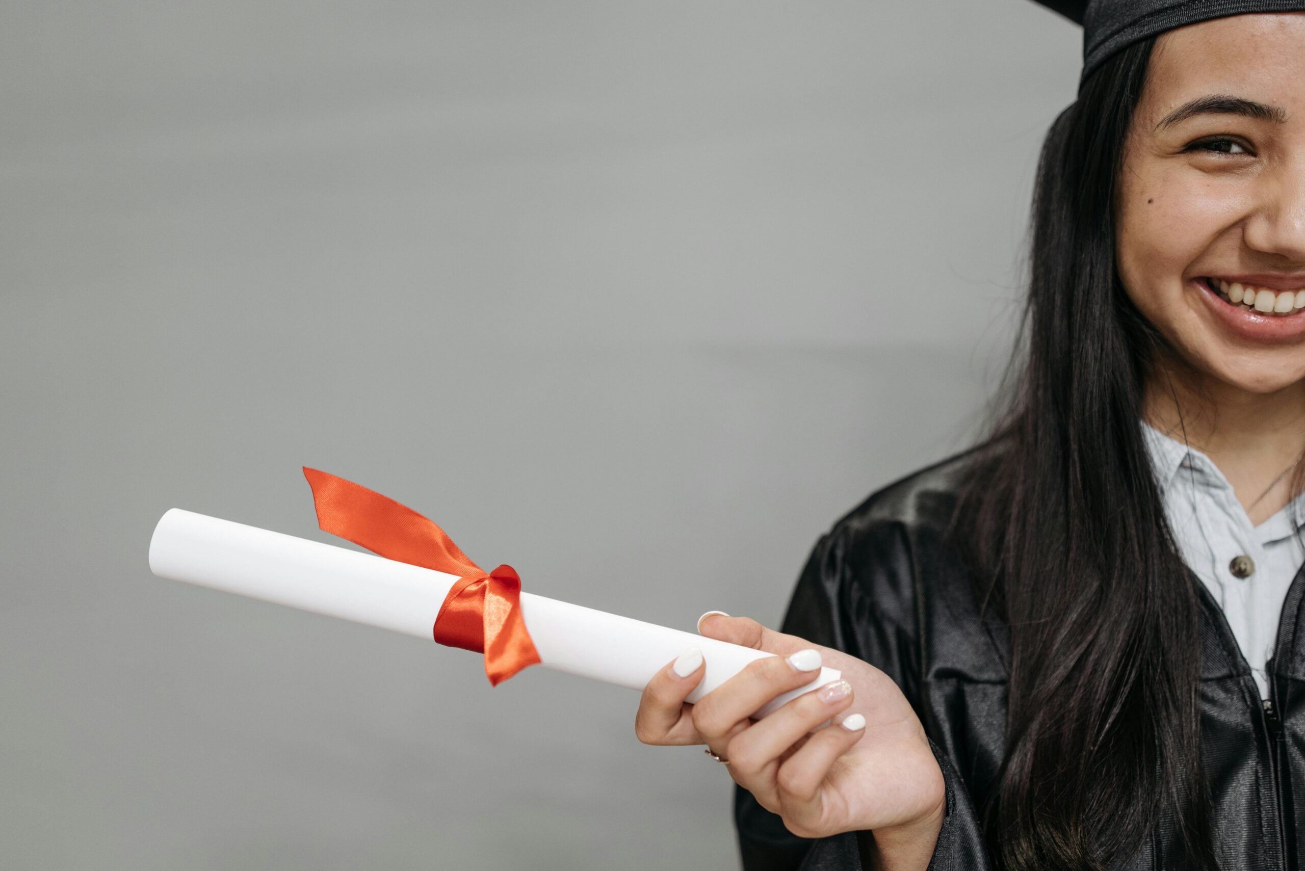 Scholarships closing in April 2026: Deadlines College Students Can’t Miss